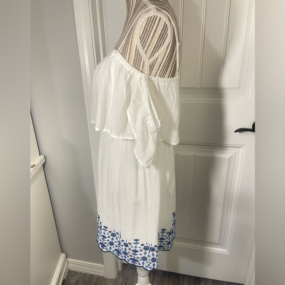 Miami Off the Shoulder Embroidery Dress - Picture 5 of 9